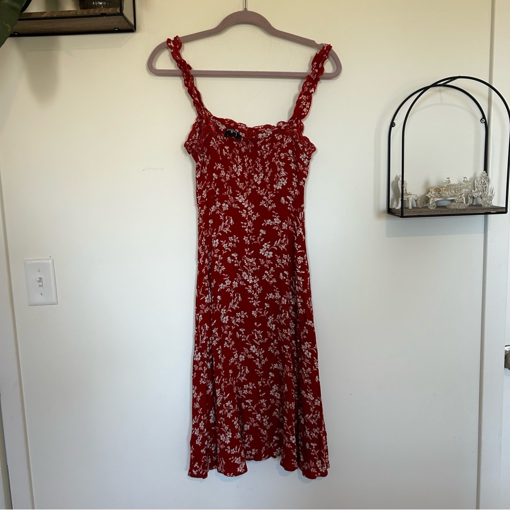 Lulus Red Floral Lightweight Smocked Knee Length Sun Dress Size Medium - Picture 2 of 8